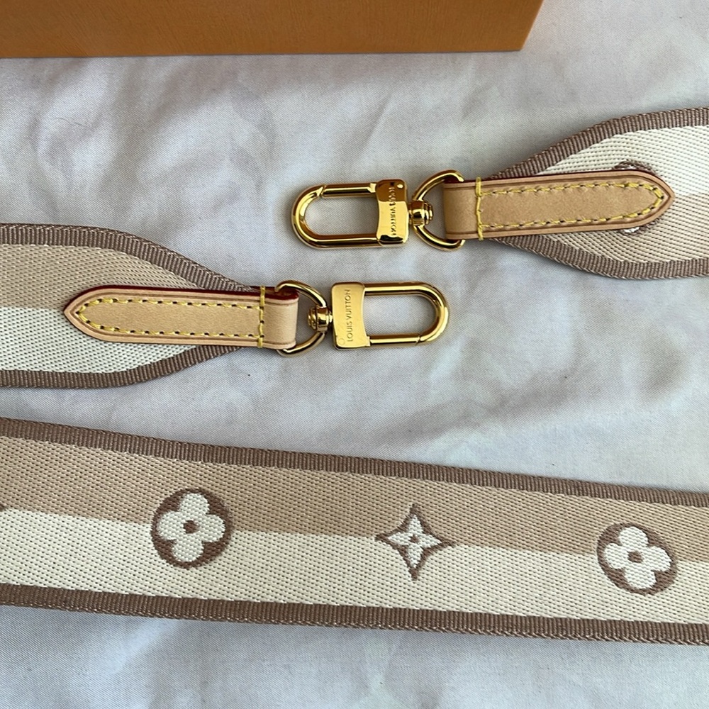 Brand new, never used Louis Vuitton beige guitar strap - Picture 4 of 7